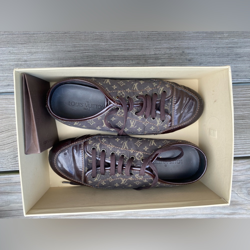 Louis Vuitton sneakers in size UK 38 (size US 8) in the color brown